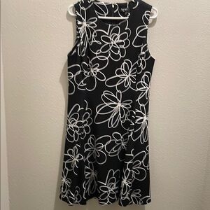 Black and White A-Line Midi Dress with Crew Neck